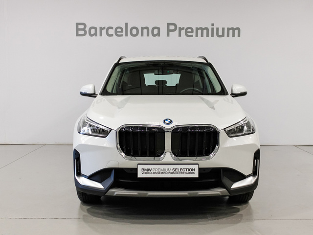BMW X1 xDrive25e color Blanco. Año 2023. 180KW(245CV). Híbrido Electro/Gasolina. En concesionario Barcelona Premium -- GRAN VIA de Barcelona