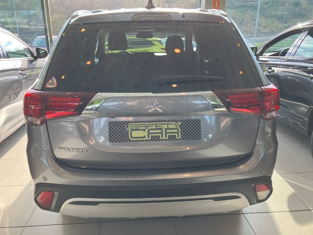 Mitsubishi Outlander 200 MPI Motion 2WD CVT 110 kW (150 CV)