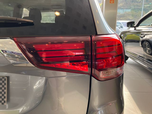 Mitsubishi Outlander 200 MPI Motion 2WD CVT 110 kW (150 CV)