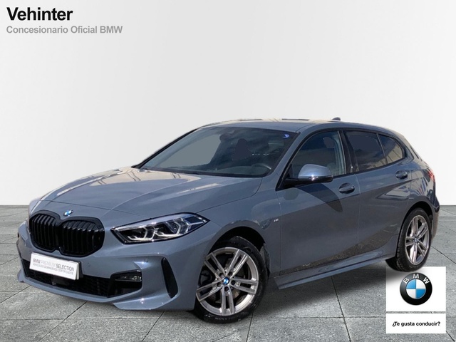 BMW Serie 1 120d color Gris. Año 2024. 140KW(190CV). Diésel. En concesionario Momentum S.A. de Madrid