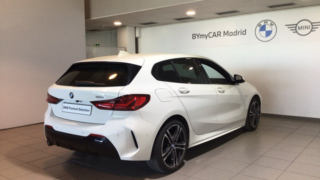BMW Serie 1 118i color Blanco. Año 2024. 103KW(140CV). Gasolina. En concesionario BYmyCAR Madrid - Alcalá de Madrid