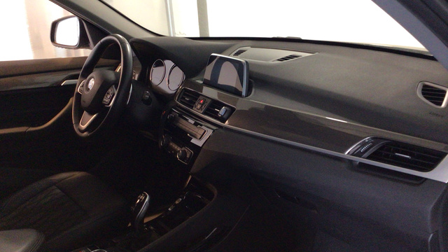 BMW X1 sDrive18d color Gris. Año 2019. 110KW(150CV). Diésel. En concesionario BYmyCAR Madrid - Alcalá de Madrid