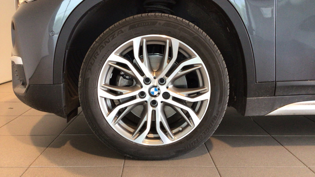 BMW X1 sDrive18d color Gris. Año 2019. 110KW(150CV). Diésel. En concesionario BYmyCAR Madrid - Alcalá de Madrid