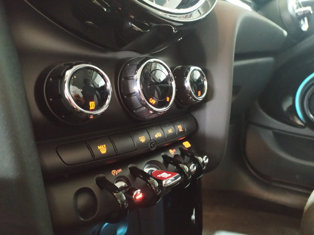 fotoG 21 del MINI MINI 5 Puertas Cooper 100 kW (136 CV) 136cv Gasolina del 2024 en Alicante