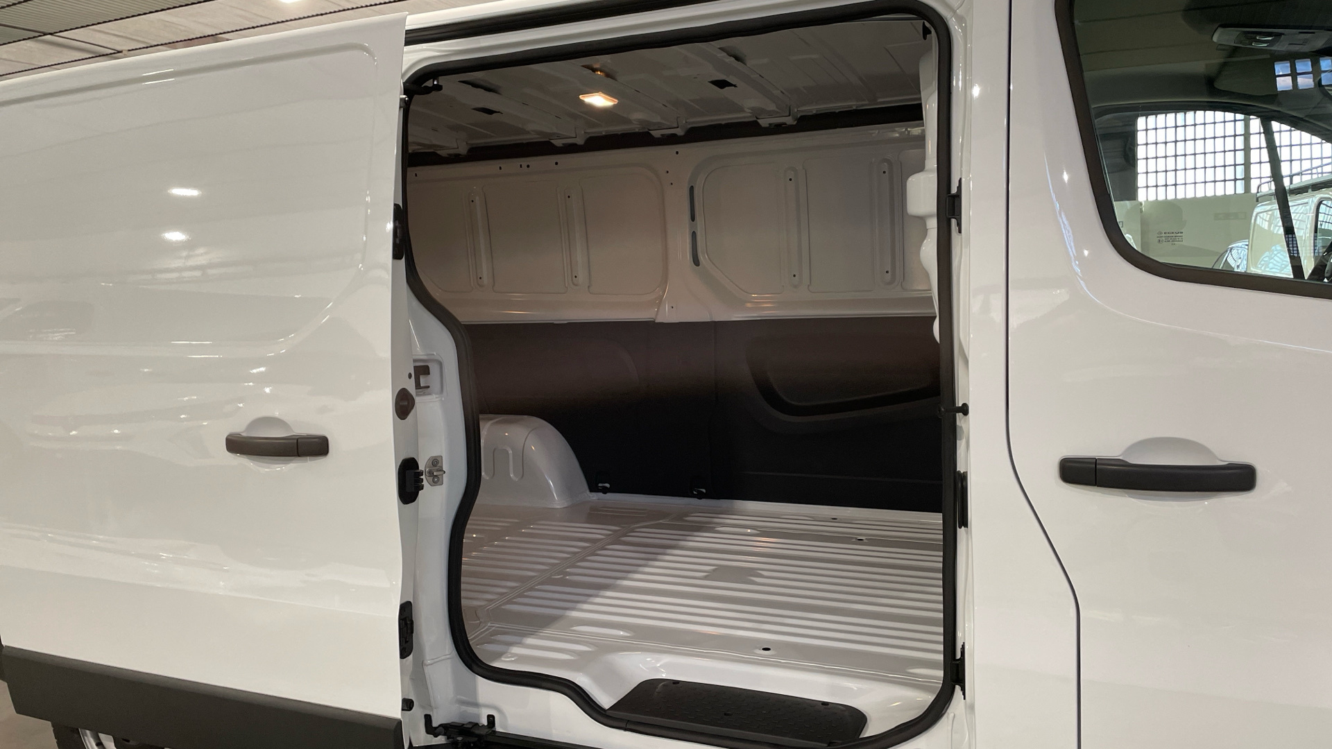 Renault Trafic Furgon dCi 130 - 12