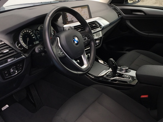 BMW X3 xDrive20i color Azul. Año 2018. 135KW(184CV). Gasolina. En concesionario Grünblau Motor (Bmw y Mini) de Cantabria