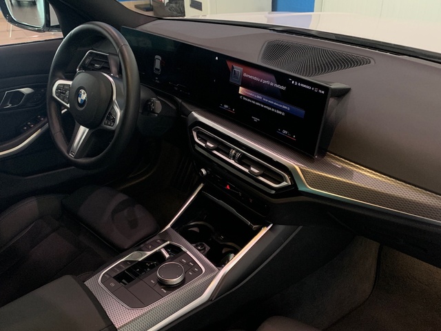 BMW Serie 3 318d Touring color Blanco. Año 2024. 110KW(150CV). Diésel. En concesionario Celtamotor Lalín de Pontevedra