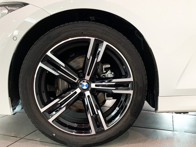 BMW Serie 3 318d Touring color Blanco. Año 2024. 110KW(150CV). Diésel. En concesionario Celtamotor Lalín de Pontevedra
