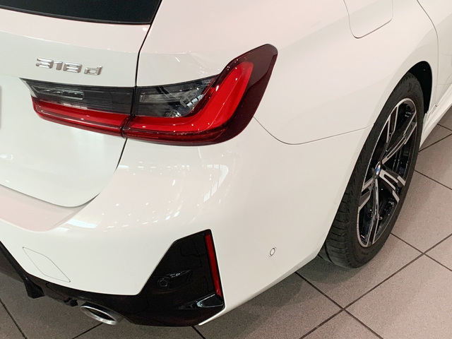 BMW Serie 3 318d Touring color Blanco. Año 2024. 110KW(150CV). Diésel. En concesionario Celtamotor Lalín de Pontevedra