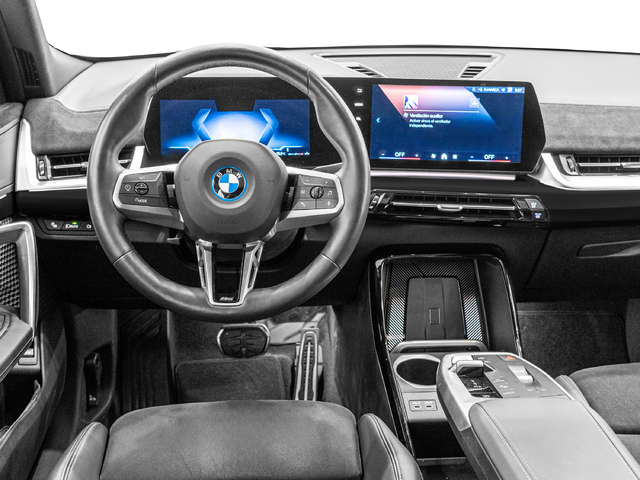 BMW iX2 eDrive20 color Gris. Año 2025. 150KW(204CV). Eléctrico. En concesionario Caetano Cuzco Raimundo Fernandez Villaverde, 45 de Madrid