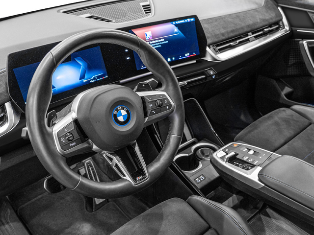 BMW iX2 eDrive20 color Gris. Año 2025. 150KW(204CV). Eléctrico. En concesionario Caetano Cuzco Raimundo Fernandez Villaverde, 45 de Madrid