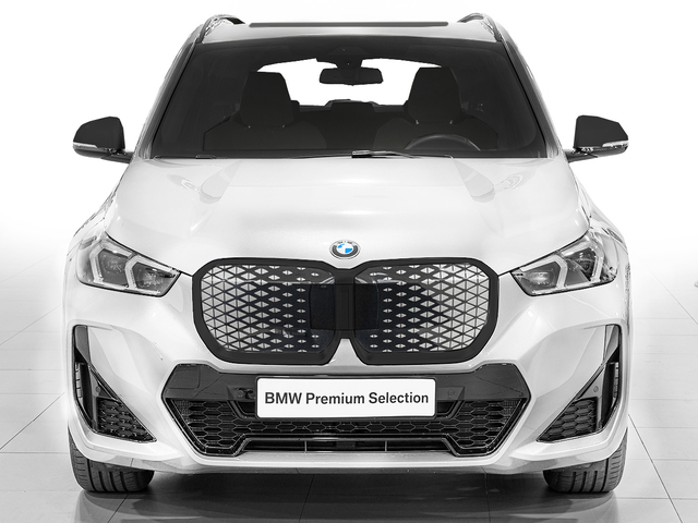 BMW iX1 eDrive20 color Blanco. Año 2025. 150KW(204CV). Eléctrico. En concesionario Caetano Cuzco Raimundo Fernandez Villaverde, 45 de Madrid