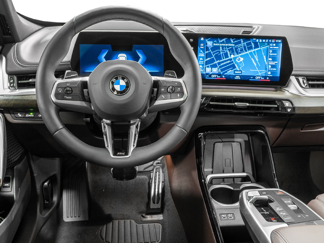 BMW iX1 eDrive20 color Blanco. Año 2025. 150KW(204CV). Eléctrico. En concesionario Caetano Cuzco Raimundo Fernandez Villaverde, 45 de Madrid