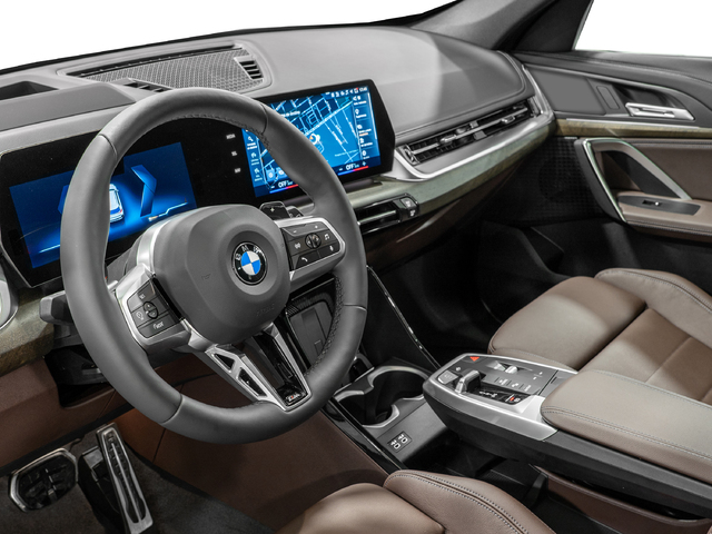 BMW iX1 eDrive20 color Blanco. Año 2025. 150KW(204CV). Eléctrico. En concesionario Caetano Cuzco Raimundo Fernandez Villaverde, 45 de Madrid