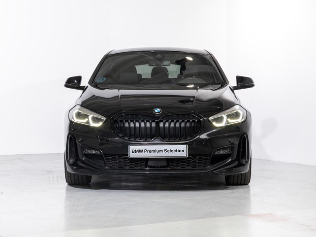 BMW Serie 1 120i color Negro. Año 2024. 131KW(178CV). Gasolina. En concesionario Oliva Motor Girona de Girona