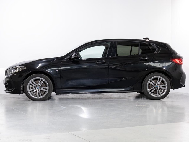 BMW Serie 1 120i color Negro. Año 2024. 131KW(178CV). Gasolina. En concesionario Oliva Motor Girona de Girona