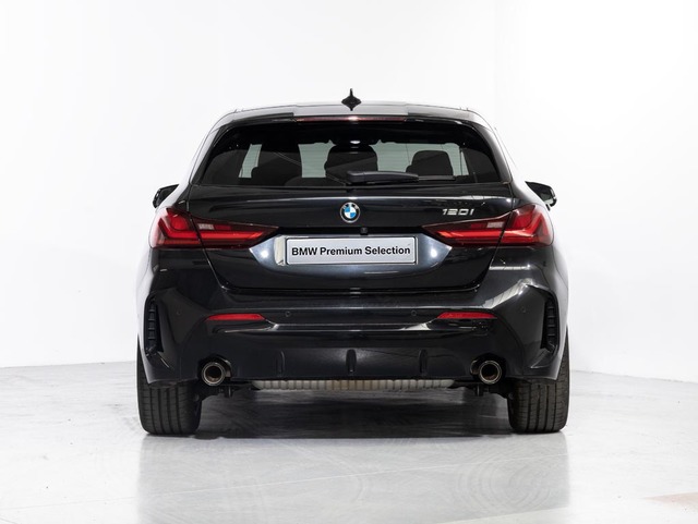 BMW Serie 1 120i color Negro. Año 2024. 131KW(178CV). Gasolina. En concesionario Oliva Motor Girona de Girona