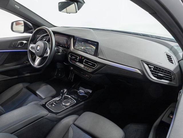 BMW Serie 1 120i color Negro. Año 2024. 131KW(178CV). Gasolina. En concesionario Oliva Motor Girona de Girona
