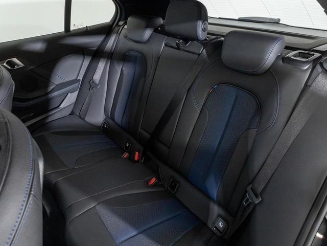 BMW Serie 1 120i color Negro. Año 2024. 131KW(178CV). Gasolina. En concesionario Oliva Motor Girona de Girona