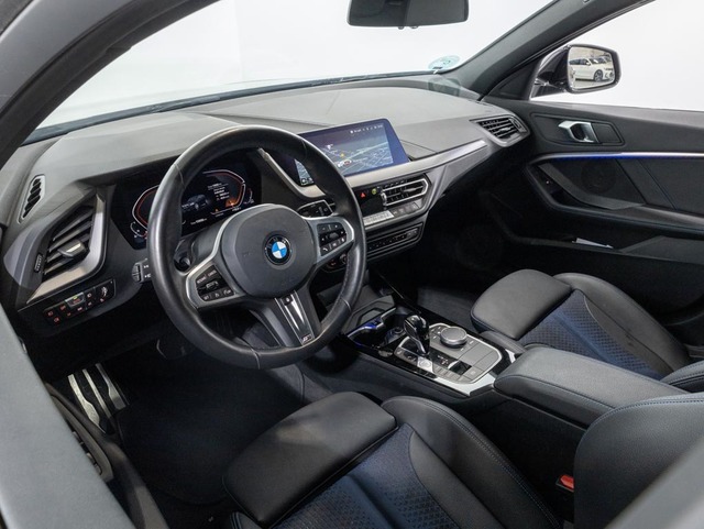 BMW Serie 1 120i color Negro. Año 2024. 131KW(178CV). Gasolina. En concesionario Oliva Motor Girona de Girona