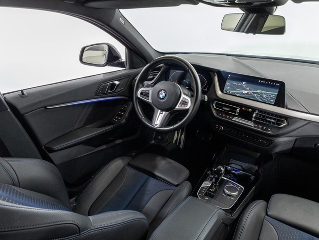 BMW Serie 1 120i color Negro. Año 2024. 131KW(178CV). Gasolina. En concesionario Oliva Motor Girona de Girona