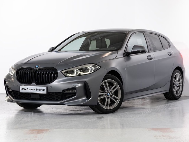 BMW Serie 1 120d color Gris. Año 2024. 140KW(190CV). Diésel. En concesionario Oliva Motor Girona de Girona