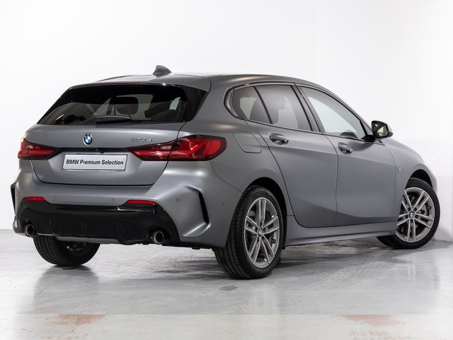 BMW Serie 1 120d color Gris. Año 2024. 140KW(190CV). Diésel. En concesionario Oliva Motor Girona de Girona