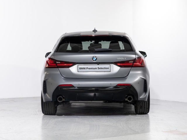 BMW Serie 1 120d color Gris. Año 2024. 140KW(190CV). Diésel. En concesionario Oliva Motor Girona de Girona