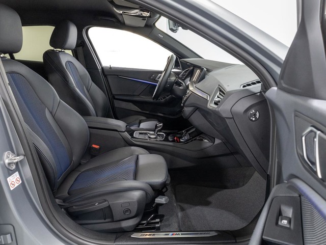 BMW Serie 1 120d color Gris. Año 2024. 140KW(190CV). Diésel. En concesionario Oliva Motor Girona de Girona