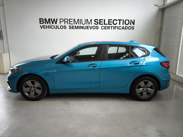 BMW Serie 1 118d color Azul. Año 2022. 110KW(150CV). Diésel. En concesionario Lurauto Gipuzkoa de Guipuzcoa