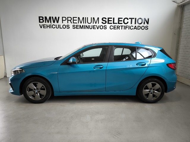 BMW Serie 1 118d color Azul. Año 2022. 110KW(150CV). Diésel. En concesionario Lurauto Gipuzkoa de Guipuzcoa