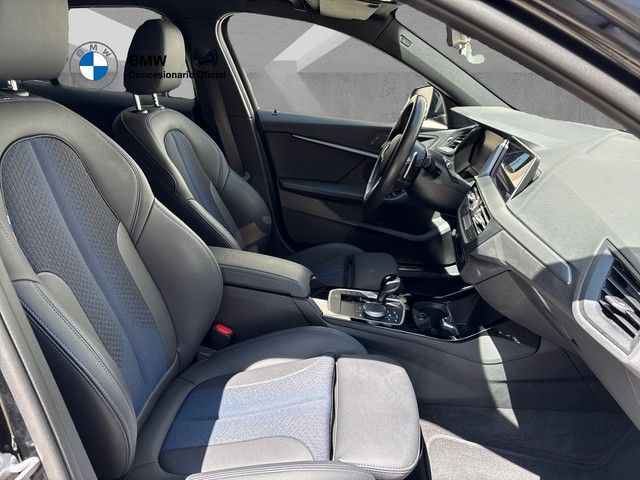 BMW Serie 1 118d color Negro. Año 2024. 110KW(150CV). Diésel. En concesionario BMW Avilcar Ávila de Ávila
