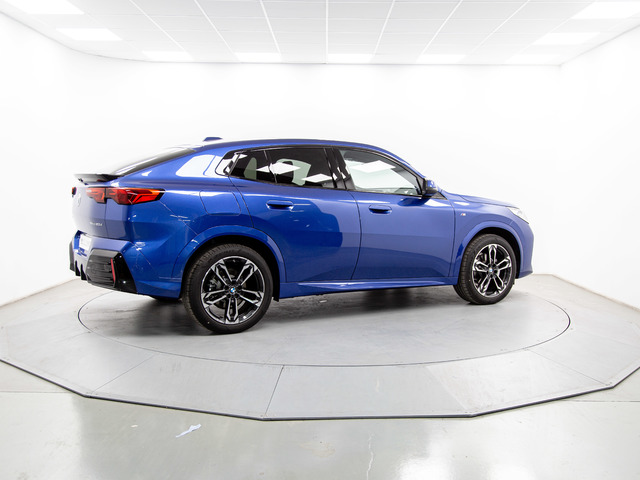 BMW X2 xDrive20d color Azul. Año 2025. 120KW(163CV). Diésel. En concesionario Móvil Begar Alicante de Alicante