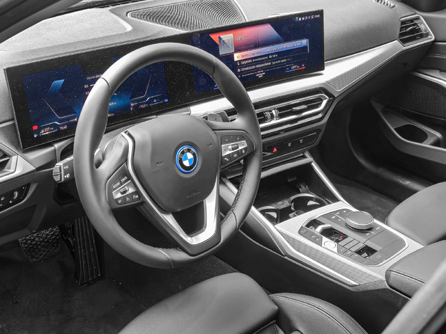 BMW Serie 3 320e color Negro. Año 2025. 150KW(204CV). Híbrido Electro/Gasolina. En concesionario Caetano Cuzco, Alcalá de Madrid