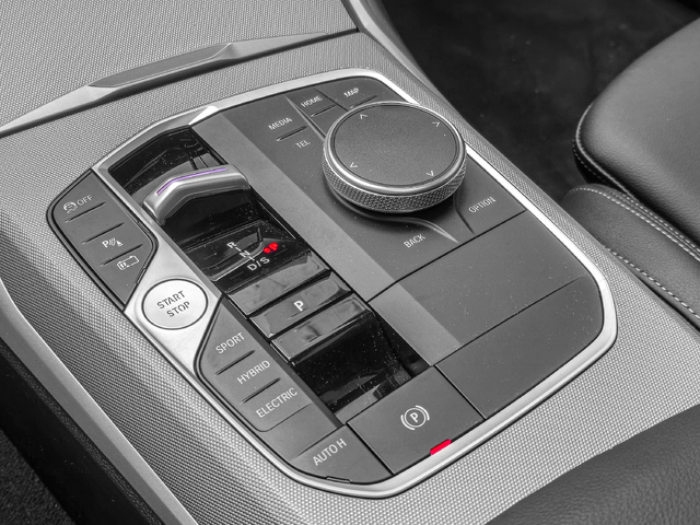 BMW Serie 3 320e color Negro. Año 2025. 150KW(204CV). Híbrido Electro/Gasolina. En concesionario Caetano Cuzco, Alcalá de Madrid