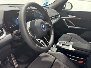 BMW iX1 xDrive30 color Blanco. Año 2025. 230KW(313CV). Eléctrico. En concesionario Auto Premier, S.A. - MADRID de Madrid