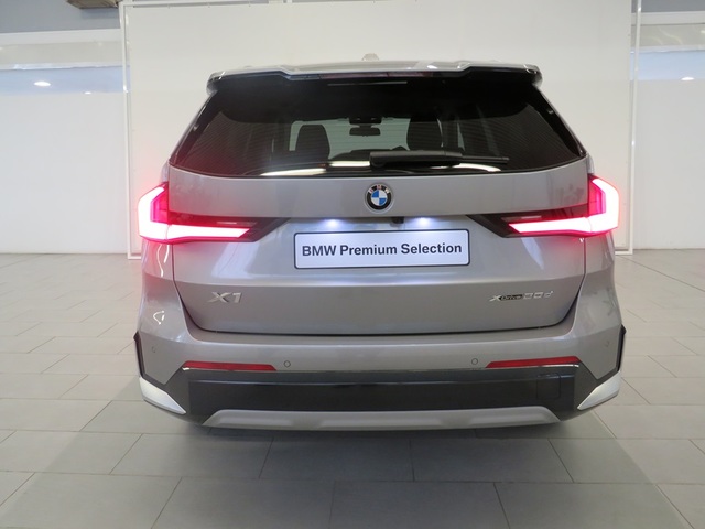 BMW X1 xDrive20d color Gris Plata. Año 2024. 120KW(163CV). Diésel. En concesionario Lugauto S.A. de Lugo