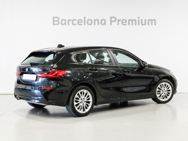 BMW Serie 1 118i color Negro. Año 2020. 103KW(140CV). Gasolina. En concesionario Barcelona Premium -- GRAN VIA de Barcelona