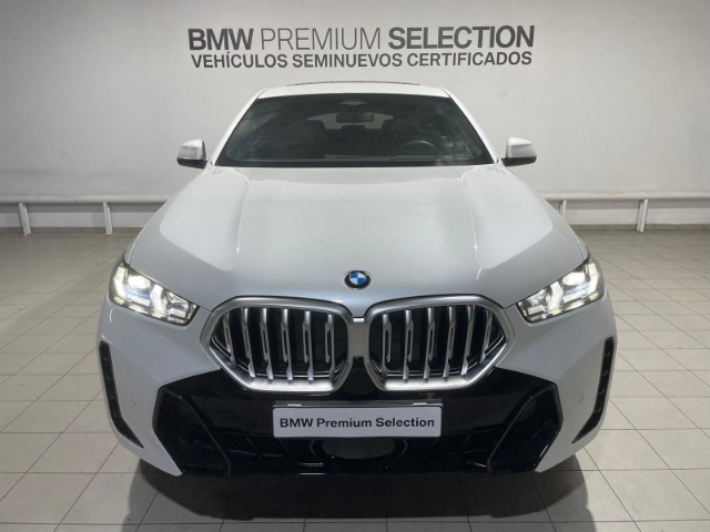 BMW X6 xDrive40d color Blanco. Año 2024. 259KW(352CV). Diésel. En concesionario Hispamovil Elche de Alicante