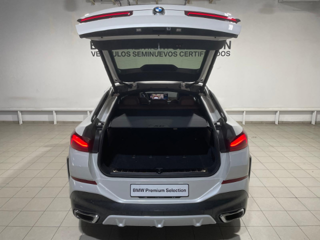 BMW X6 xDrive40d color Blanco. Año 2024. 259KW(352CV). Diésel. En concesionario Hispamovil Elche de Alicante