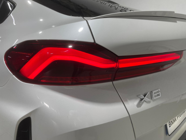 BMW X6 xDrive40d color Blanco. Año 2024. 259KW(352CV). Diésel. En concesionario Hispamovil Elche de Alicante