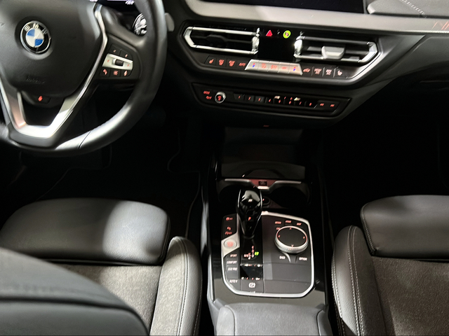 BMW Serie 2 218i Gran Coupe color Negro. Año 2024. 103KW(140CV). Gasolina. En concesionario San Pablo Motor | Su Eminencia de Sevilla