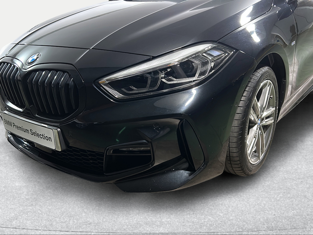 BMW Serie 1 118d color Negro. Año 2024. 110KW(150CV). Diésel. En concesionario San Pablo Motor | Su Eminencia de Sevilla
