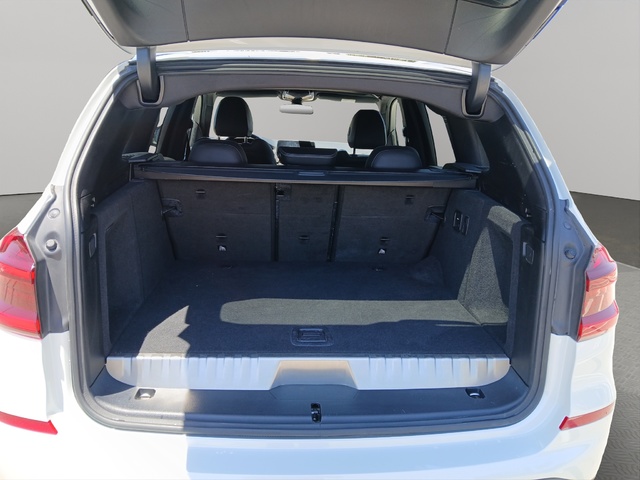 BMW X3 xDrive30e color Blanco. Año 2021. 215KW(292CV). Híbrido Electro/Gasolina. En concesionario GANDIA Automoviles Fersan, S.A. de Valencia