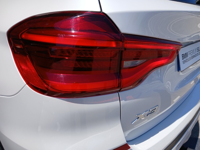 BMW X3 xDrive30e color Blanco. Año 2021. 215KW(292CV). Híbrido Electro/Gasolina. En concesionario GANDIA Automoviles Fersan, S.A. de Valencia