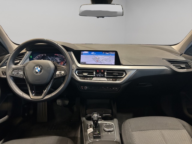 BMW Serie 1 118i color Azul. Año 2021. 103KW(140CV). Gasolina. En concesionario FINESTRAT Automoviles Fersan, S.A. de Alicante