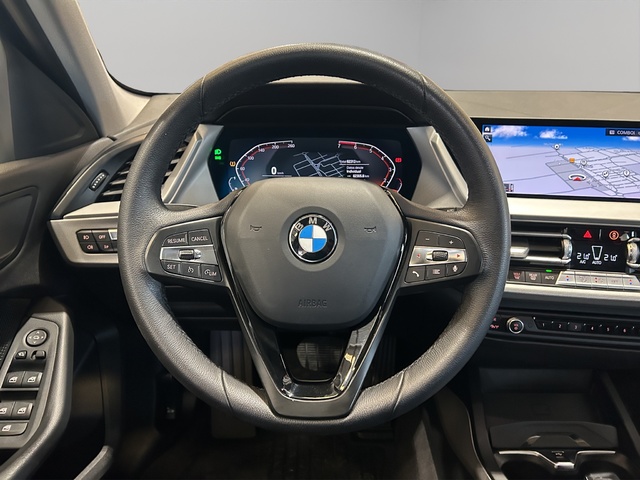 BMW Serie 1 118i color Azul. Año 2021. 103KW(140CV). Gasolina. En concesionario FINESTRAT Automoviles Fersan, S.A. de Alicante
