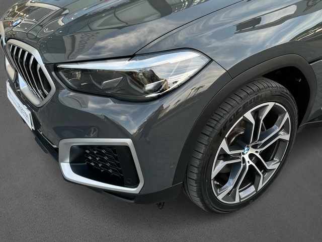 BMW X6 xDrive30d color Gris. Año 2022. 210KW(286CV). Diésel. En concesionario MURCIA PREMIUM S.L. JUAN CARLOS I de Murcia