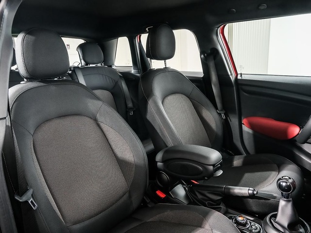 fotoG 14 del MINI MINI 5 Puertas Cooper 100 kW (136 CV) 136cv Gasolina del 2020 en Tarragona