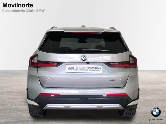 BMW X1 sDrive18d color Gris Plata. Año 2024. 110KW(150CV). Diésel. En concesionario Movilnorte El Carralero de Madrid